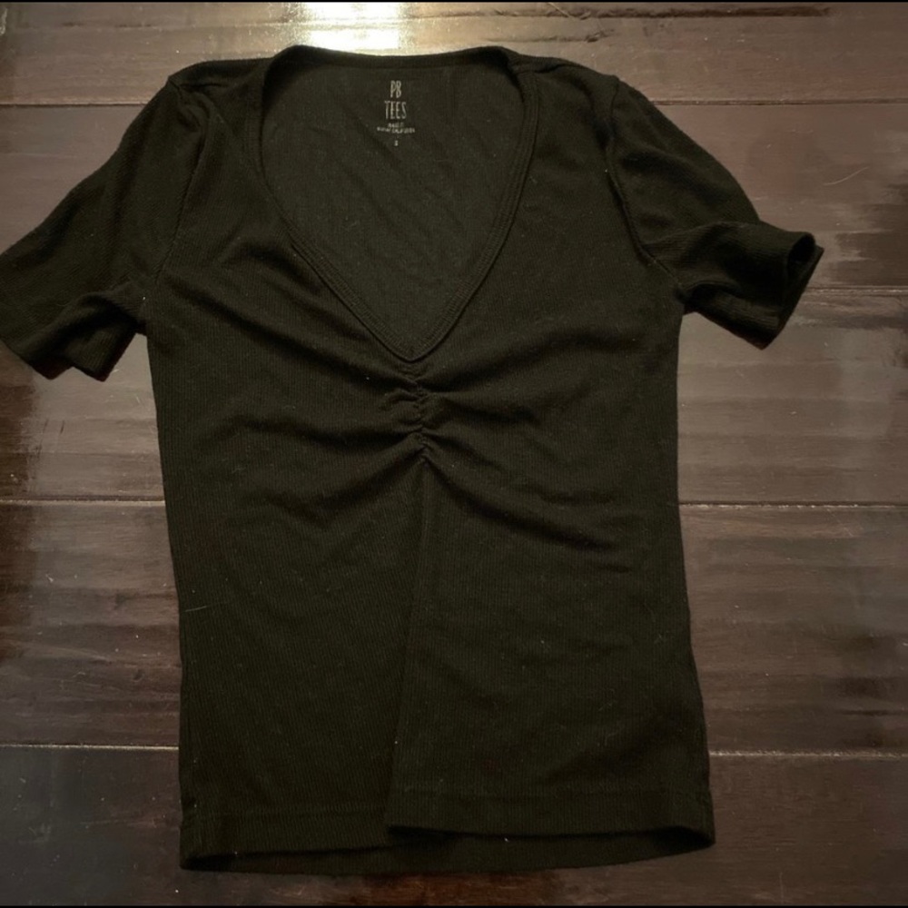 black tight v neck shirt.